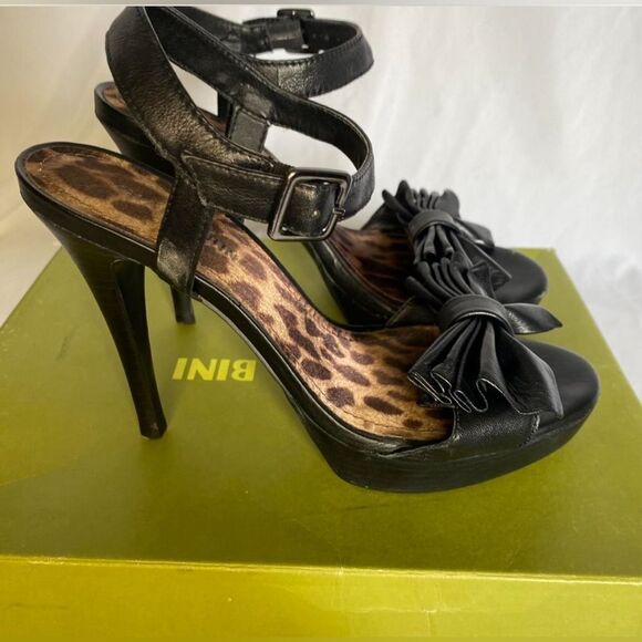 Black Gianni Bini Pixie Heels size 7M - Picture 1 of 7